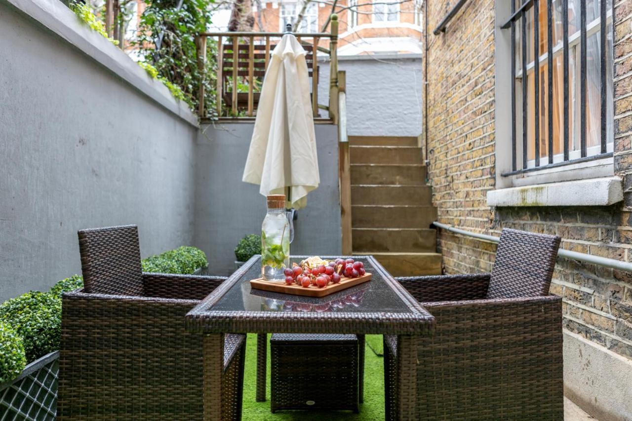 Elegant Kensington Apartment With Patio Londýn Exteriér fotografie